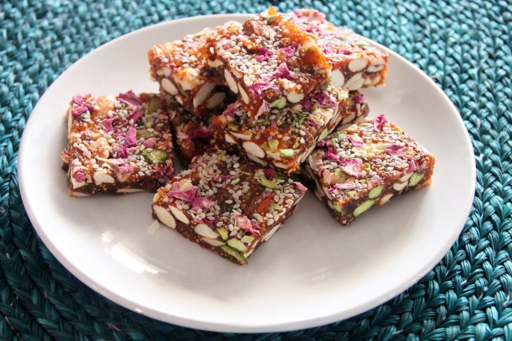 mes indiennes fig, rose petals, sesame, almonds, cashew nuts, pista