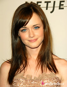 Hair Style Trends Long Wavy Hairstyles For Oval Faces