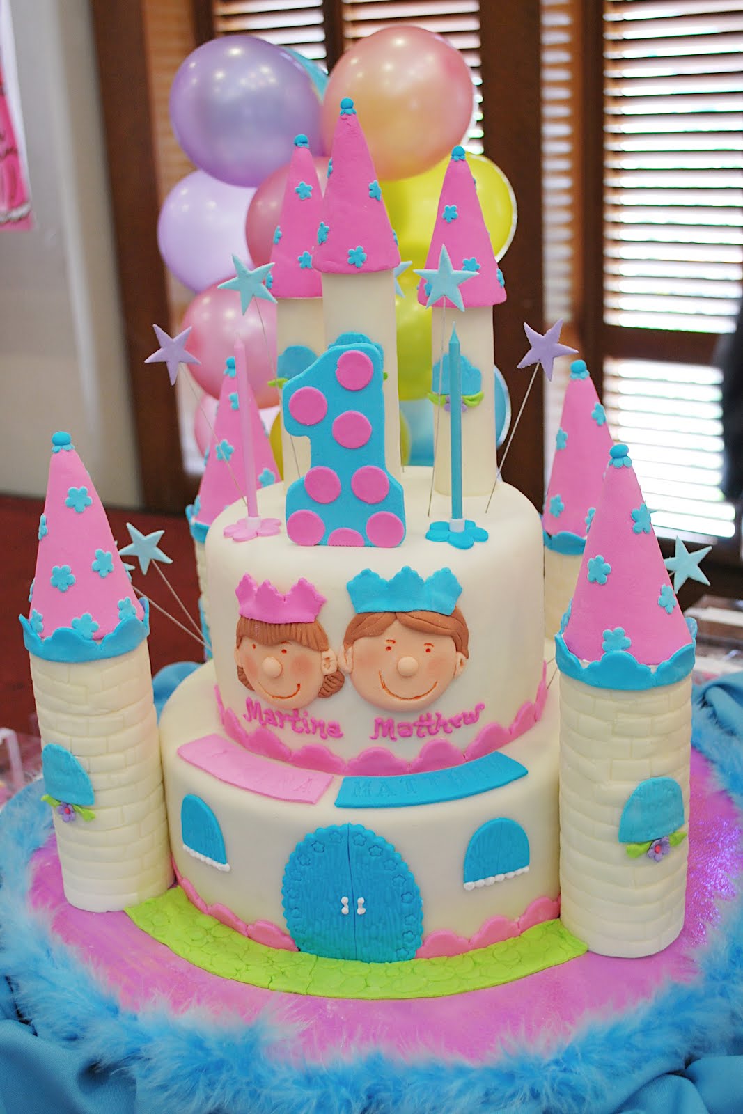 Prince and Princess First Birthday Cake for Twins Prince and Princess First Birthday Cake for Twins