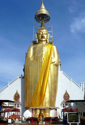 The Huge Standing Buddha Image in Wat Indra Wihan 
