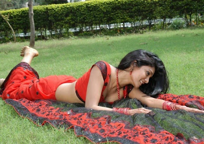 Actress Saira Bhanu Hot Navel Show in Saree Photos
