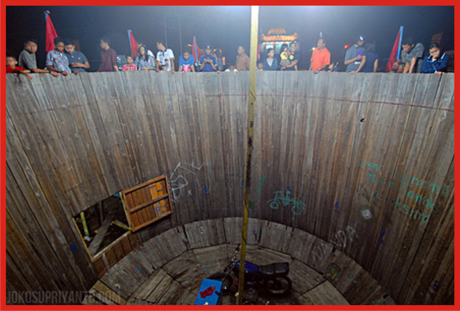 Primbon donit (Penjelasan Ilmiah) Tong Setan Pertunjukan Motor Ekstrim