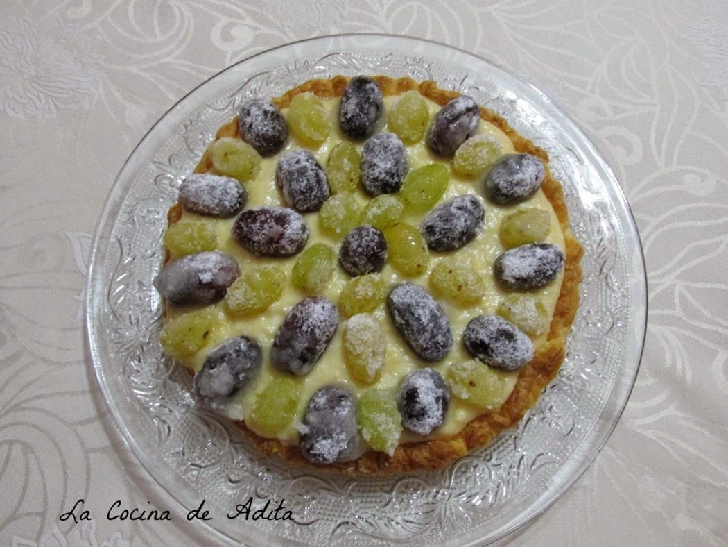 Tarta De Crema De Vainilla Con Uvas Nevadas
