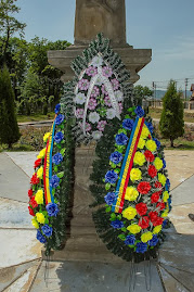 Depunere de coroane la Monumentul Eroilor din Roznov (21 mai 2015)...