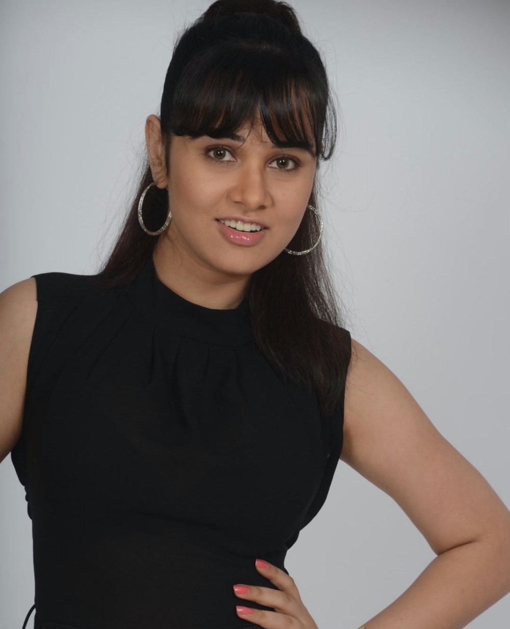 Actress Nisha Kothari Latest Hot Photos Collections | No1HDWALLPAPERS