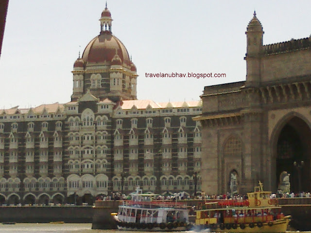 Ferry service at Gateway of India