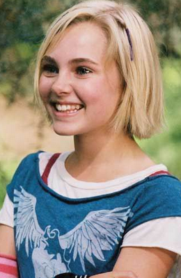 Fashion Clothes Designing And Tattoos: Short Hairstyles For School