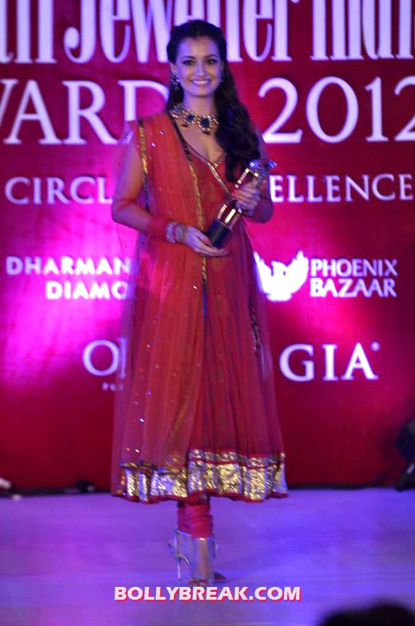 Dia Mirza - (8) - Clebs Grace Gemfields' & Rio Tinto's Retail Jeweller India Awards 2012