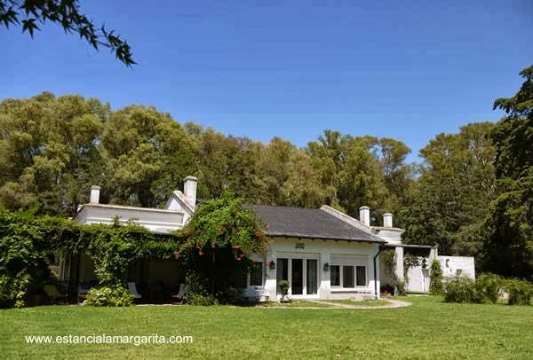 Otra estancia reconvertida en emprendimiento turístico, el establecimiento original se inició en 1870 Casco de estancia La Margarita en Tapalqué, Buenos Aires