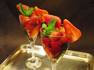 Salade de fraises à la menthe fraîche Salade de fraises à la menthe fraîche