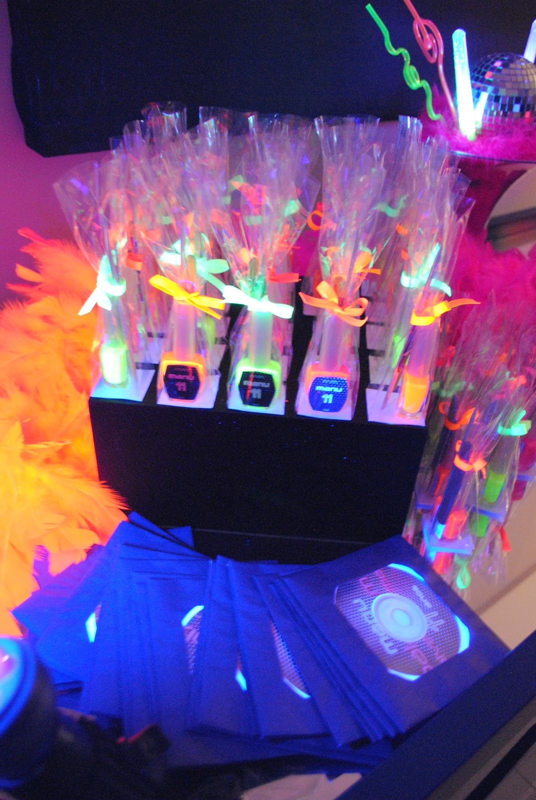 decoracao festa neon:Mari com Açúcar: Balada Neon!!!!! decoracao festa neon:Mari com Açúcar: Balada Neon!!!!!