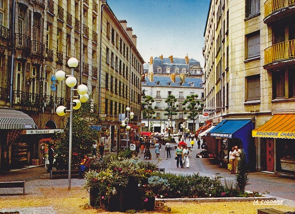 NANTES la ville d'après guerre NANTES rue des Halles