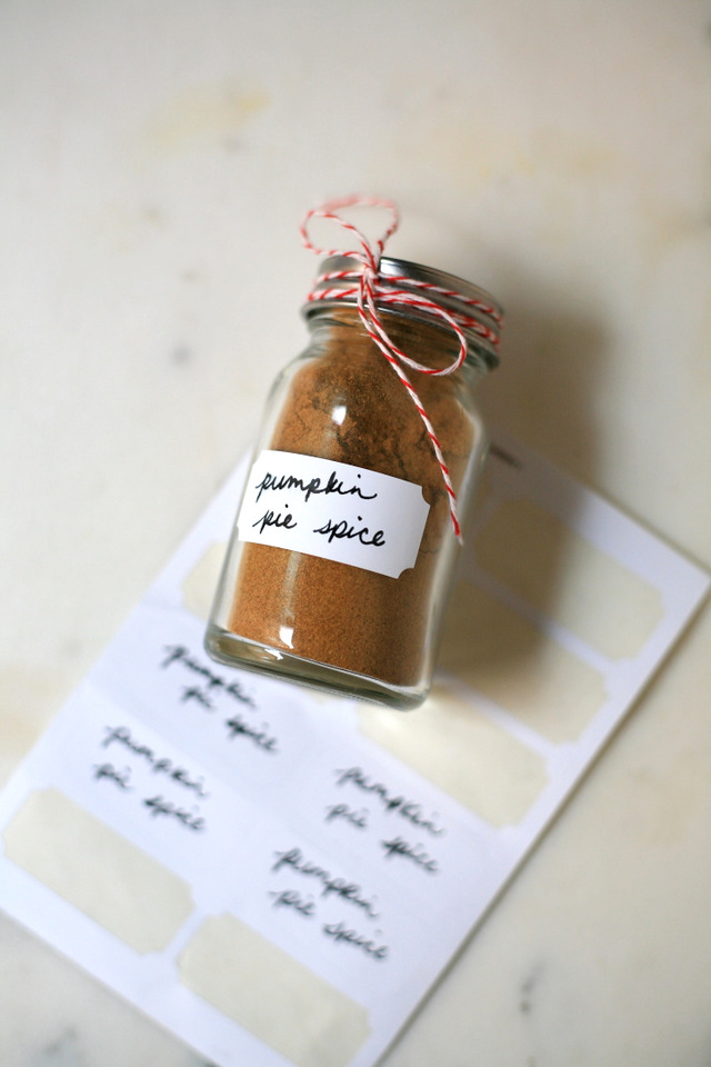 DIY pumpkin pie spice blend - great gift idea! / Create / Enjoy