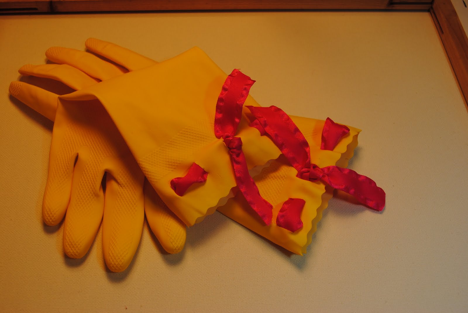 Chameleon Girls NoSew Ribbon Rubber Gloves