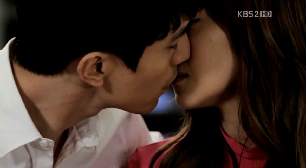 Jessica Kiss Scenes WR9 YouTube