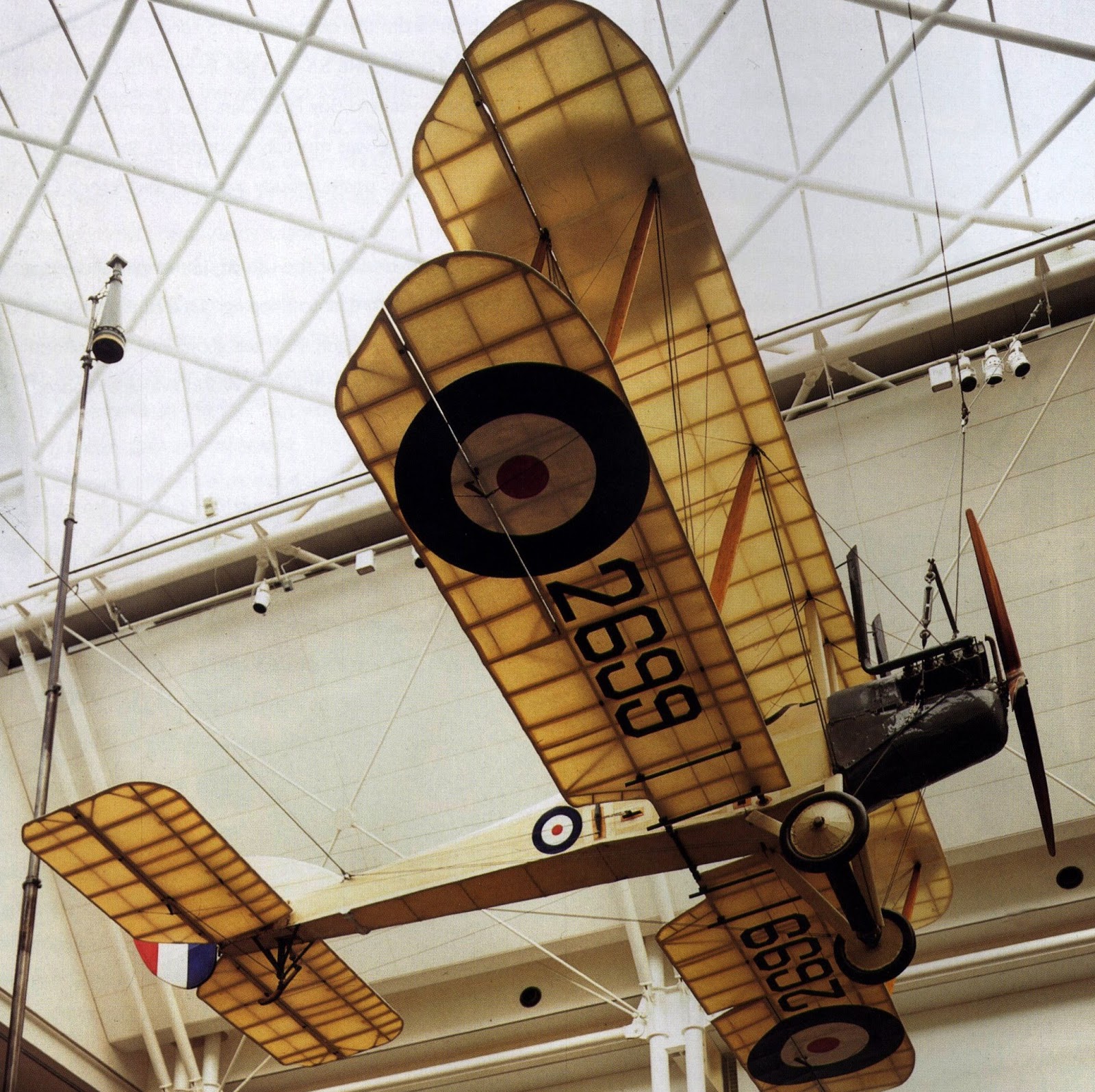 http://3.bp.blogspot.com/-1q1hugnOiiM/TjM2vTaFkYI/AAAAAAAAGFM/j95N4LKTpUc/s1600/royal_aircraft_factory_be_2_9185_aircraft-wallpaper.jpg