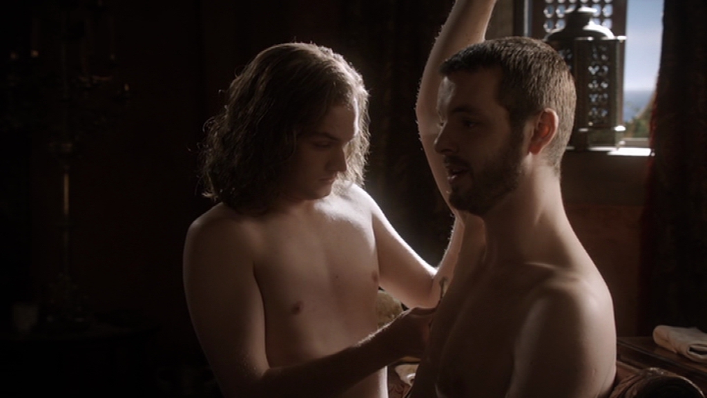 Finn Jones - Shirtless in "Game of Thrones" .