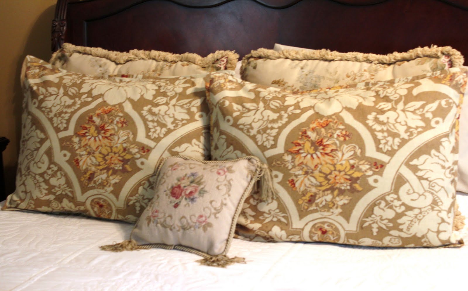 common ground Pottery Barn bedding peek...