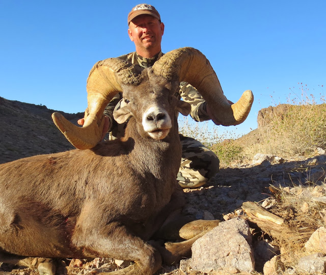 Desert+Bighorn+Sheep+Hunt+Photo+with+Claude+Warrens+Arizona+Super+Big+Game+Raffle+Sheep+with+Guides+Colburn+and+Scott+Outfitters+5.jpg