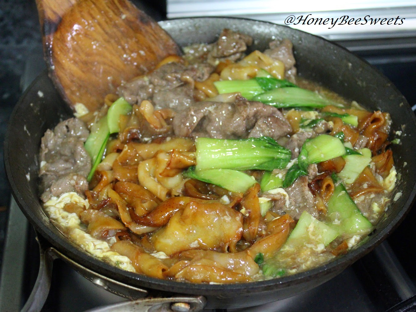 Honey Bee Sweets Beef Hor Fun (Beef Stir Fry Rice Noodle)