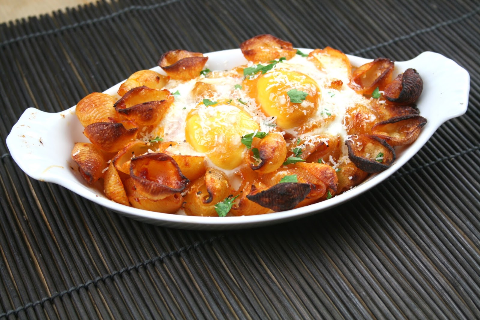Baked Eggs in Spicy Crunchy Pasta