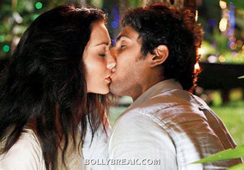 Amy Jackson and Prateik Kissing in Ekk Deewana Tha - (5) - Bollywood Movies Kisses in 2012