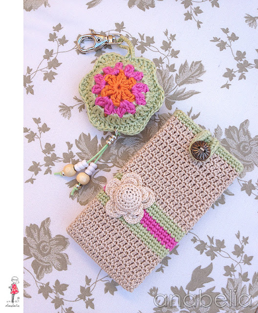 Anabelia craft design: Funda de crochet para móvil y llavero a juego