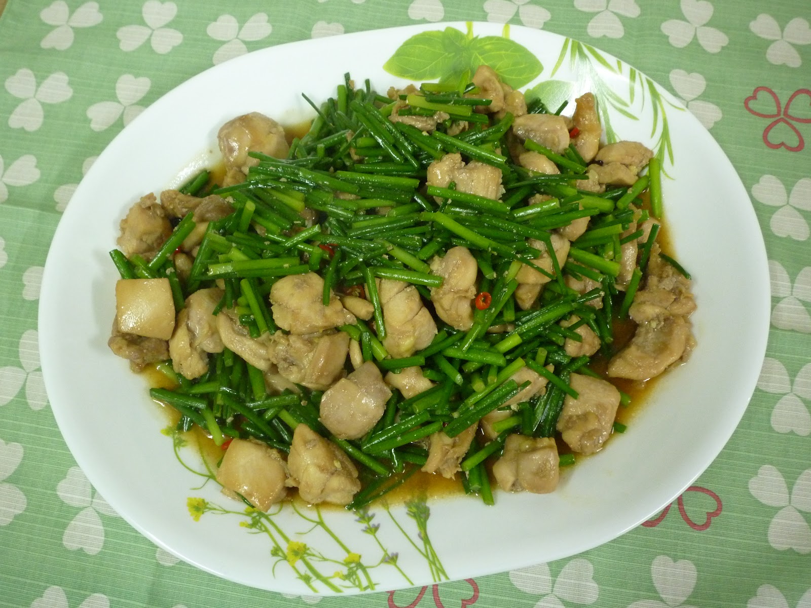 Fresh and simple cooking Stir fried Chicken with Chive Flowers 炒韭菜花雞球