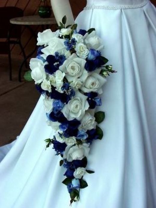 Teardrop Bridal Bouquets Have your Dream Wedding
