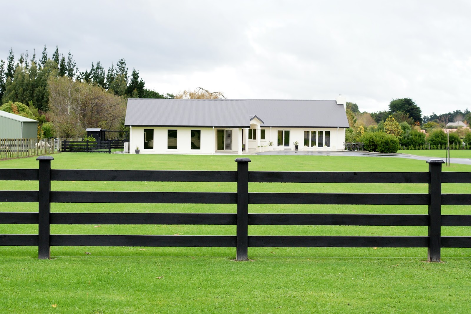 Picket Fence: Best Types of Fence For Your Yard