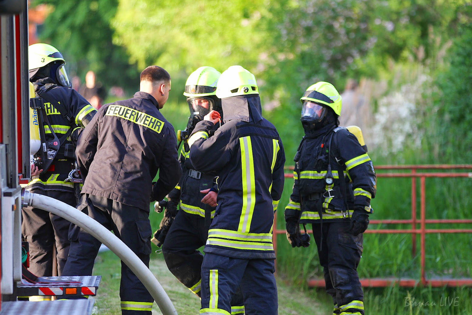 Bernau: Grosseinsatz der Feuerwehr - Bungalow Brand... 73 Bernau LIVE - Dein Stadtmagazin für Bernau bei Berlin