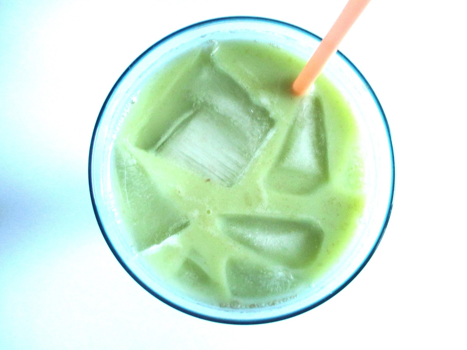 Strangeness and Charms FOOD cha kiaw yen thai iced green tea with milk.