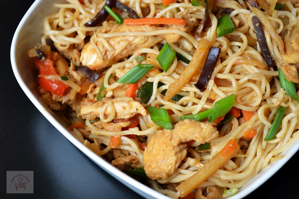 Pui cu taitei si legume CAIETUL CU RETETE