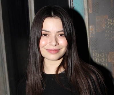 Miranda Cosgrove visita Broadway *** Miranda Cosgrove visita Broadway ***