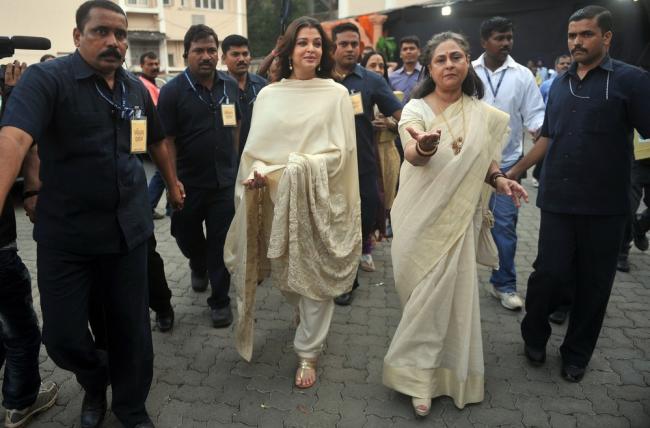 Aishwarya Rai Bachchan & Jaya Bachchan @ Launch Of Album Sri Hanuman Chalisa