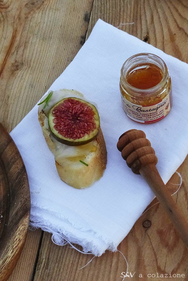 Crostoni ai fichi, lardo e miele S&V a colazione