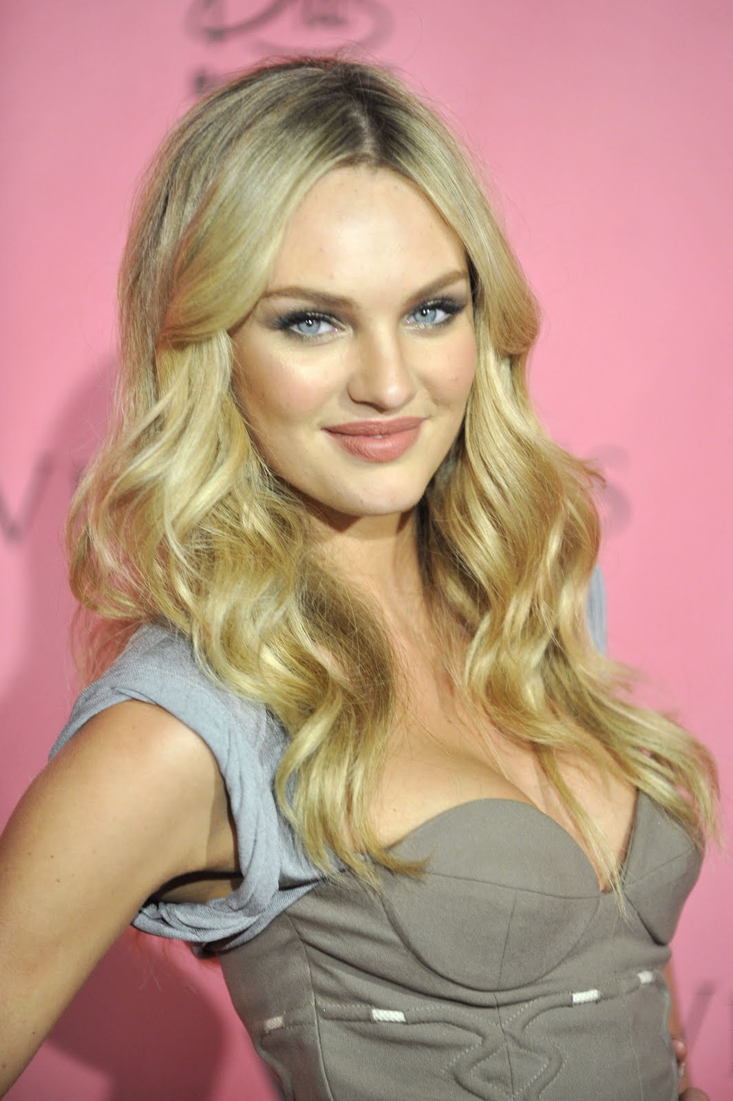 http://3.bp.blogspot.com/-22q7mlMpw80/TbUSPHPRpRI/AAAAAAAAM1I/kB5SbpahL5Y/s1600/2010vspartycandice.jpg