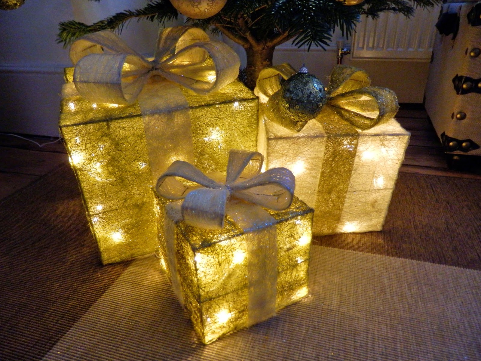 doyounoah Christmas Tree Decor Light up parcels