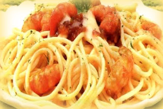 Espaguetis de camarones al eneldo Espaguetis de camarones al eneldo