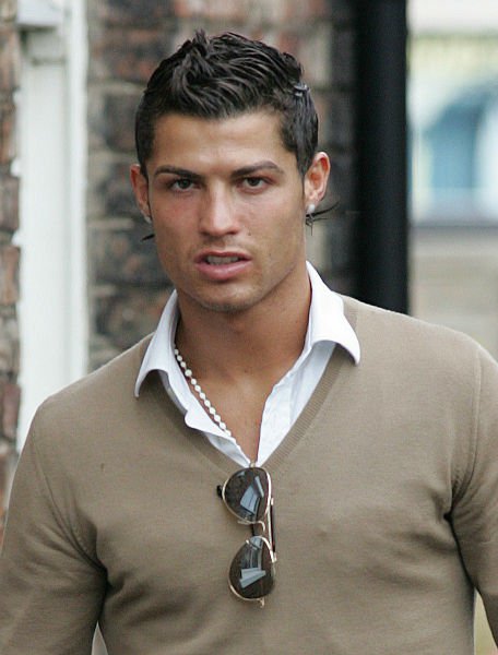 10 PEMAIN SEPAKBOLA TERGANTENG DI DUNIA SAAT INI
