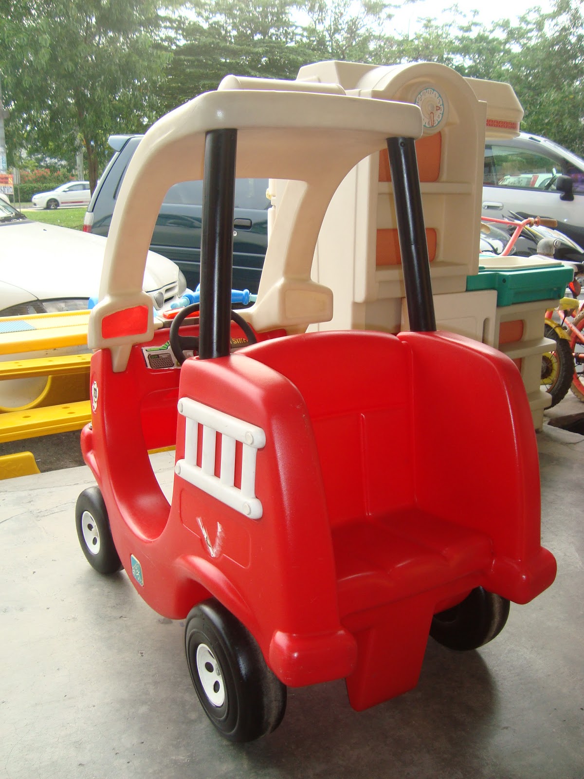 Preloved ToysWorld TheTotToys Step 2 Fire Engine for Two