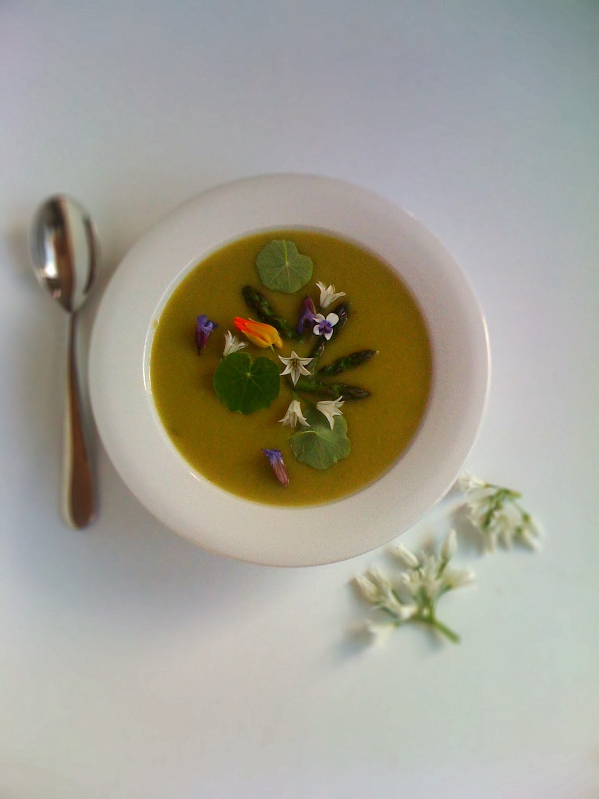 Alessandra Zecchini Asparagus and onion weed soup with flowers