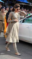 Deepika Padukone Visits Siddhivinayak Temple to success Chennai Express 