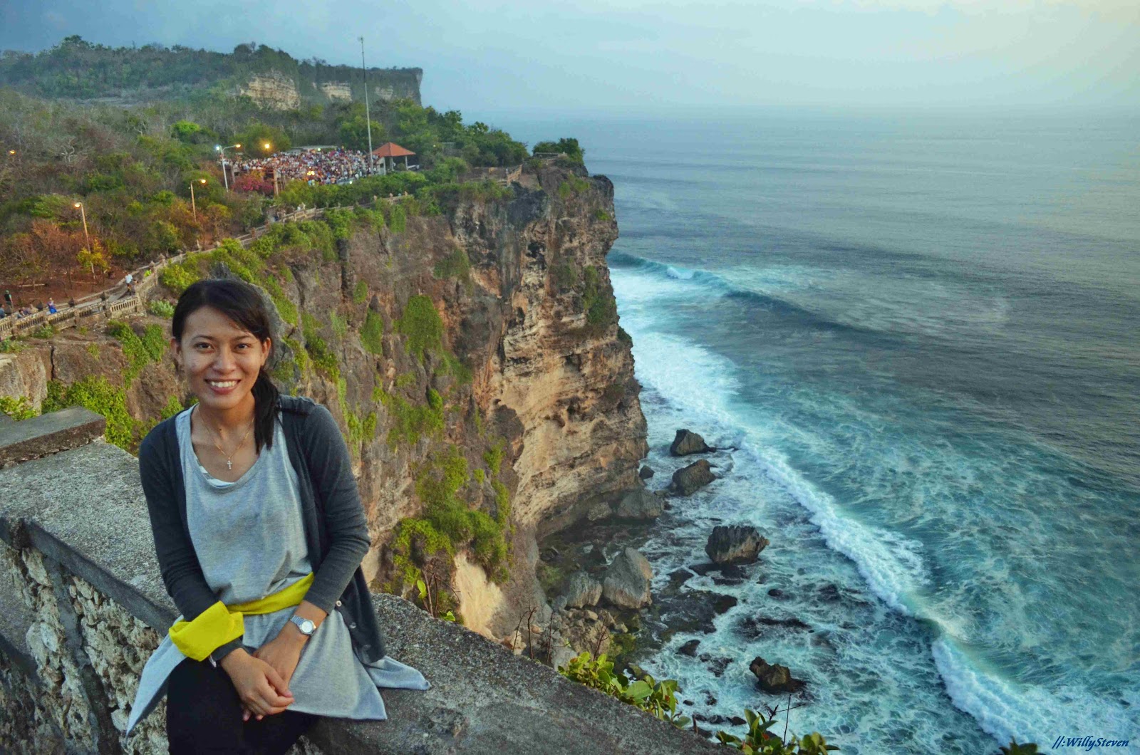 Download this Pura Uluwatu Bali picture