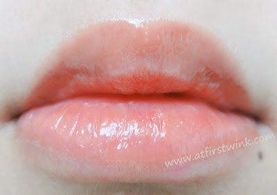 Clio Lipstealer gloss 12 - Catch Coral lip swatches
