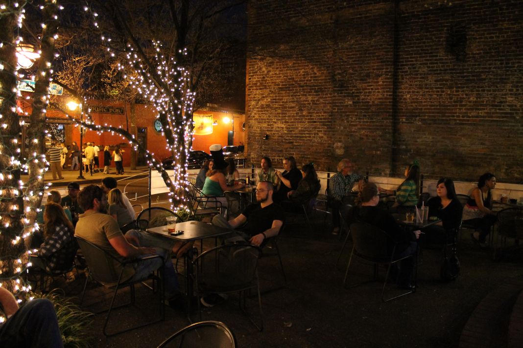 Urban Bar and Corner Cafe New Memories at a Old Favorite Spot