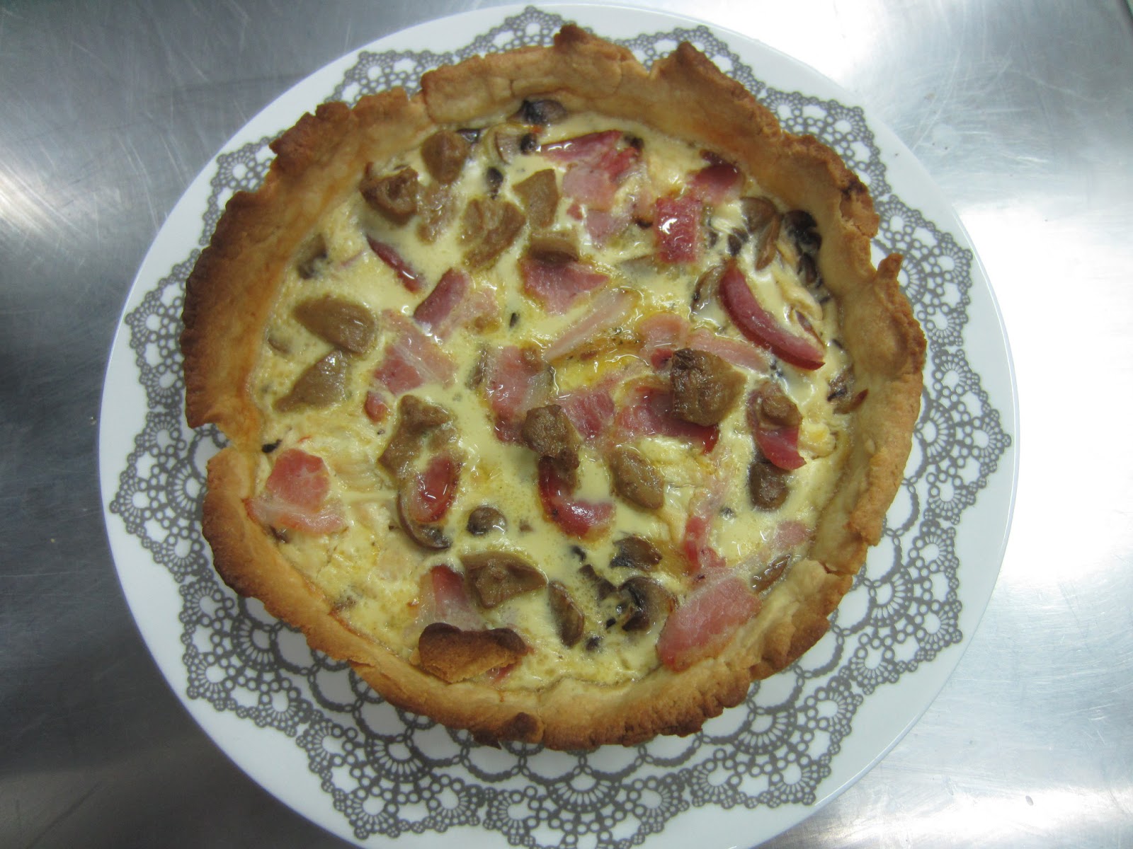 Deliciosa Gula: TARTA DE POLLO ASADO CON BEICON Y SETAS