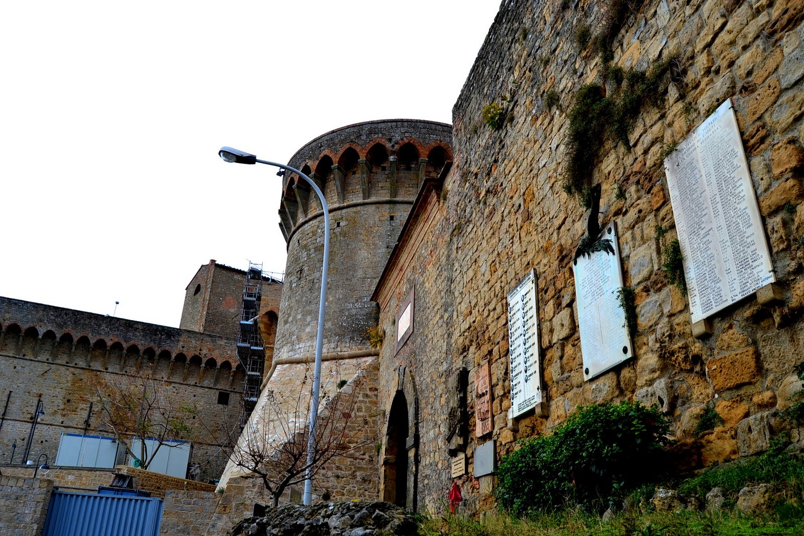 Guía de monumentos de un trotamundos stopover: castillo Rocca Nuova