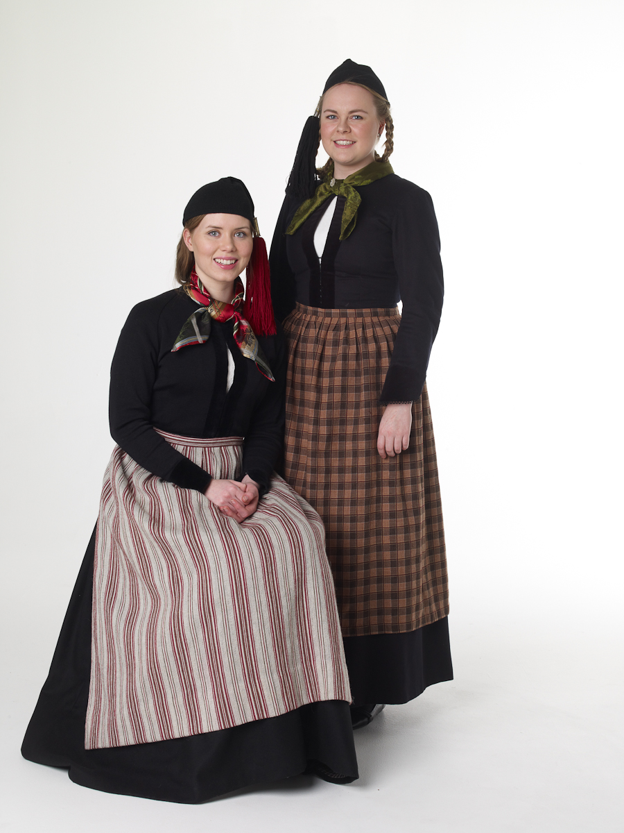 FolkCostume&Embroidery Þjóðbúningurinn, National costumes of Iceland