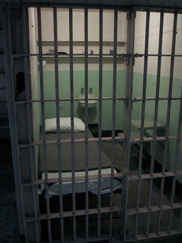 jail cell prison maximum security funny prisoners mtv trap cribs door kill memes iona mockingbird locked maycomb christians different meme